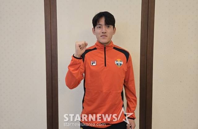 남해 전지훈련에서 만난 홍철. /사진=이원희 기자