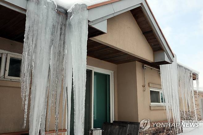 강추위에 고드름이 꽁꽁 [촬영 나보배]