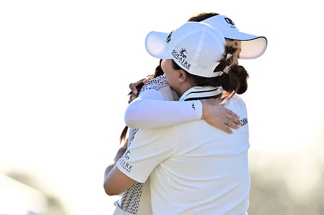 BRADENTON, FLORIDA - FEBRUARY 09: Yealimi Noh of the United States and Jin Young Ko of South Korea embrace after playing the final round of the Founders Cup presented by U.S. Virgin Islands 2025 at Bradenton Country Club on February 09, 2025 in Bradenton, Florida.   Julio Aguilar/Getty Images/AFP (Photo by Julio Aguilar / GETTY IMAGES NORTH AMERICA / Getty Images via AFP)







<저작권자(c) 연합뉴스, 무단 전재-재배포, AI 학습 및 활용 금지>