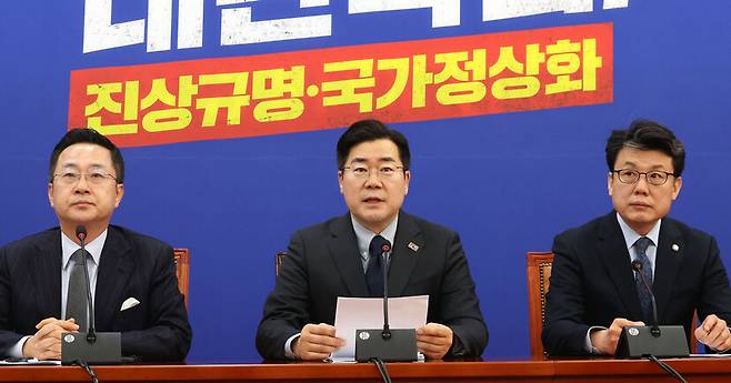 박찬대 더불어민주당 원내대표가 11일 오전 국회에서 열린 원내대책회의에서 발언하고 있다. 김경호 선임기자 jijae@hani.co.kr