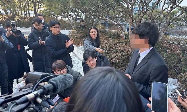 고 ㄱ양의 아버지가 11일 “법을 만들어 아이들을 지켜달라”고 호소하고 있다. 송인걸 기자