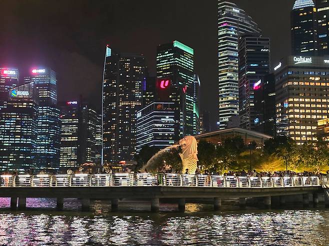 클락키에서 싱가포르 강보트를 타고 본 마리나 베이 전경 / 사진=김혜성 여행+ 기자