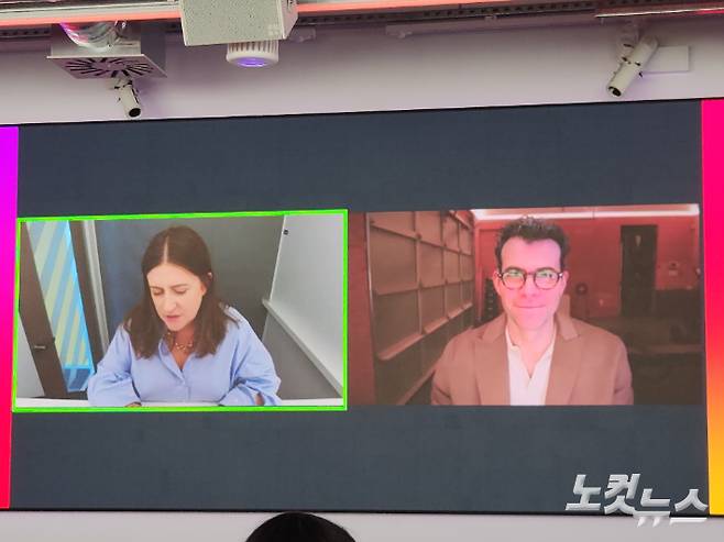 아담 모세리(Adam Mosseri) 인스타그램 CEO(오른쪽)는 11일 서울 강남구 인스타그램 한국 오피스에서 열린 미디어 브리핑에서 실시간 스트리밍을 통해 전 세계 언론을 대상으로 청소년 계정에 대해 직접 소개했다. 박성은 기자