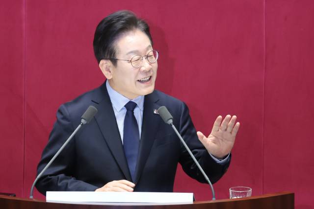 ▲더불어민주당 이재명 대표가 지난 10일 국회 본회의에서 교섭단체 대표 연설을 하던 중 야유를 하는 여당 의원들을 향해 자제를 요청하고 있다. ⓒ연합뉴스