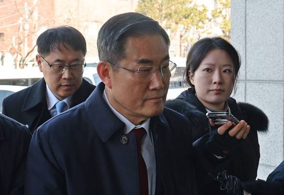 신원식 국가안보실장이 11일 서울 종로구 헌법재판소에서 열린 윤석열 대통령 탄핵 심판 7차 변론에 증인으로 출석하고 있다. 2025.2.11 연합뉴스