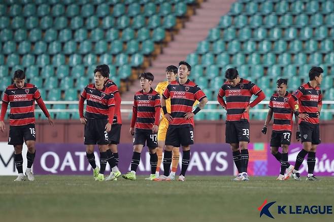 가와사키에 대패한 후 포항 선수들의 모습. [한국프로축구연맹 제공. 재판매 및 DB 금지]