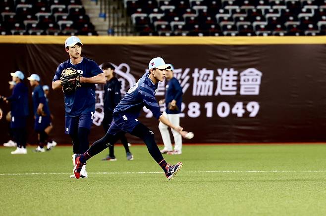 타이페이돔에서 현지 적응 훈련중인 롯데 선수들. 사진제공=롯데 자이언츠