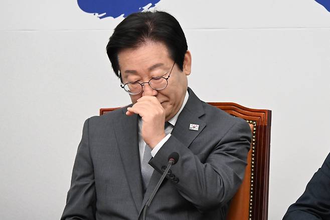 이재명 더불어민주당 대표가 지난달 31일 국회에서 열린 최고위원회의에서 생각에 잠겨 있다. /남강호 기자