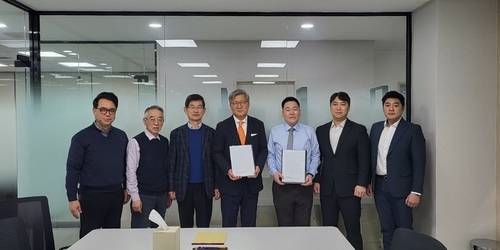 (왼쪽부터) 첫 번째 김경진 스타코링크 공동대표, 두 번째 오광배 공동대표, 다섯 번째 임요송 코어닥스 대표, 여섯 번째 양휘강 코어닥스 부대표