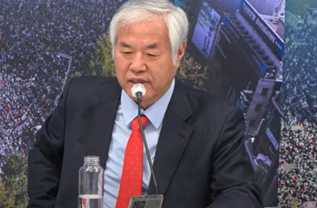 전광훈 사랑제일교회 목사가 11일 자신의 유튜브 채널에 나와 전한길씨에 대해 언급하고 있다. 유튜브 '전광훈TV' 채널