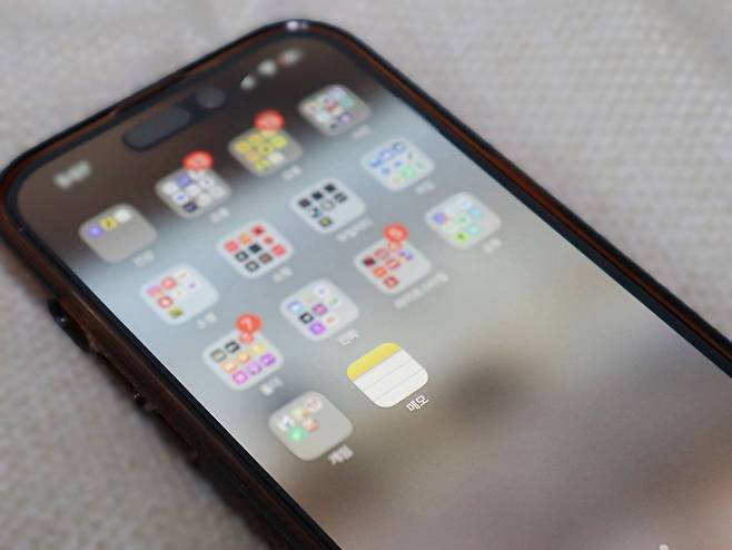 아이폰 메모 앱에서는 직접 카메라를 사용해 찍은 사진 및 스캔한 문서도 첨부 가능하다 / 출처=IT동아