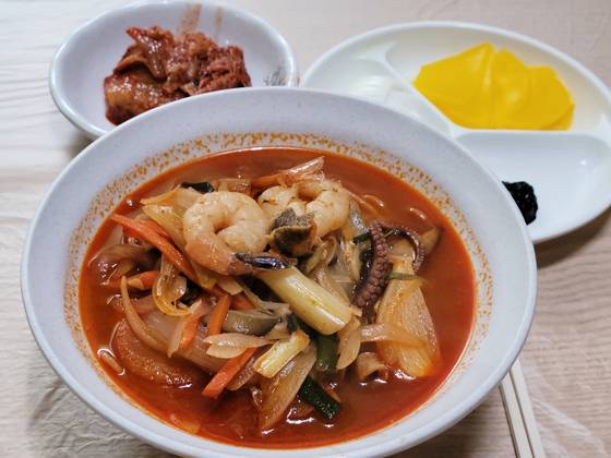 금당도의 별미로 꼽히는 '남해루' 짬뽕.