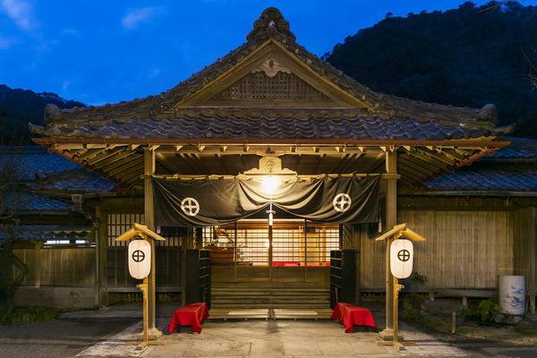 가고시마의 랜드마크 센간엔 본관. 일본 대표 영주 시마즈 가문의 별장이다.