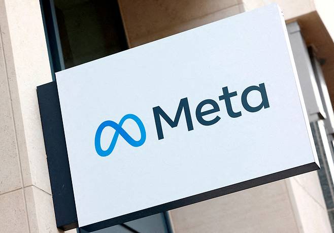 The logo of Meta Platforms' business group is seen in Brussels, Belgium. (Reuters-Yonhap)