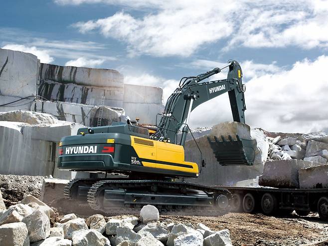 HD현대건설기계 50톤(t)급 굴착기 HX500L. / HD현대건설기계 제공