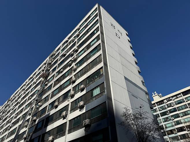 13일 오후 2시 서울 영등포구 여의도동 공작아파트 전경. /박지윤기자