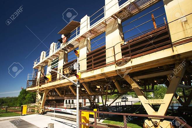 10911470-포트-세번-온타리오-캐나다-6-월-1-일-무스-코카에서-큰-슈트에서-2011-년-큰-낙하산-해양-철도-캐나다-온타리오-그루지야-베이-지역-.jpg 캐나다 온타리오 해양철도.gif