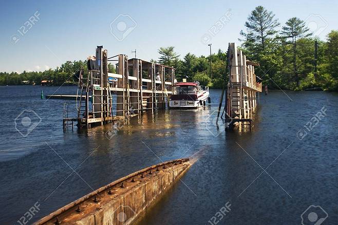 10911471-포트-세번-온타리오-캐나다-6-월-1-일-무스-코카에서-큰-슈트에서-2011-the-큰-낙하산-해양-철도-캐나다-온타리오-그루지야-베이-지역-.jpg 캐나다 온타리오 해양철도.gif