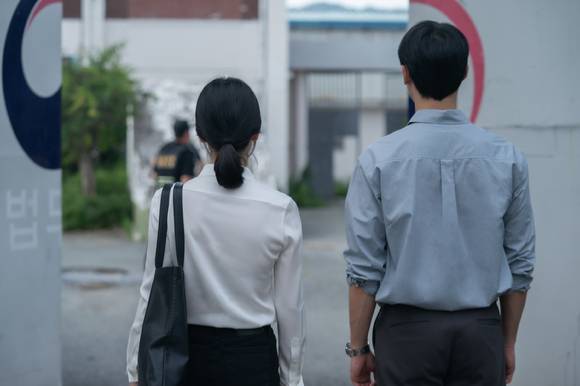 학교폭력을 주제로 다룬 드라마 '더 글로리'의 한 장면. 기사와 직접적인 관련이 없는 사진 [사진=넷플릭스]