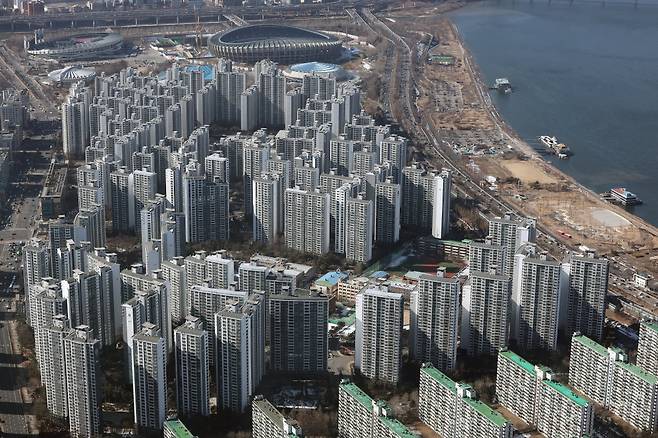 서울 송파구 롯데월드타워 서울스카이에서 바라본 서울 잠실 아파트단지 모습. 사진=뉴스1