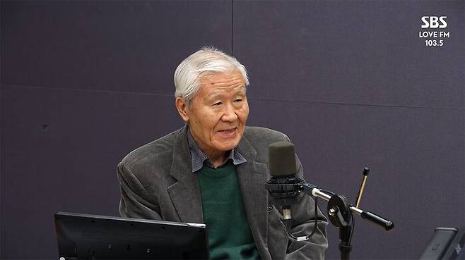 SBS 라디오 '김태현의 정치쇼'에 출연해서 발언하는 조갑제 기자