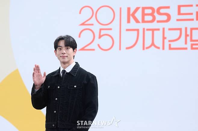 김은호 '훈남의 인사'[★포토]
