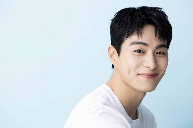 배우 정건주가 최근 서울 마포구 연남동 사람엔터테인먼트 사옥에서 <더팩트>와 만나 채널A 토일드라마 '체크인 한양'과 관련된 이야기를 나눴다. /사람엔터테인먼트