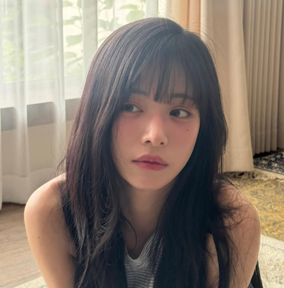 유튜브 알고리즘 타고 있는 프로미스나인 이채영 셀프 메이크업