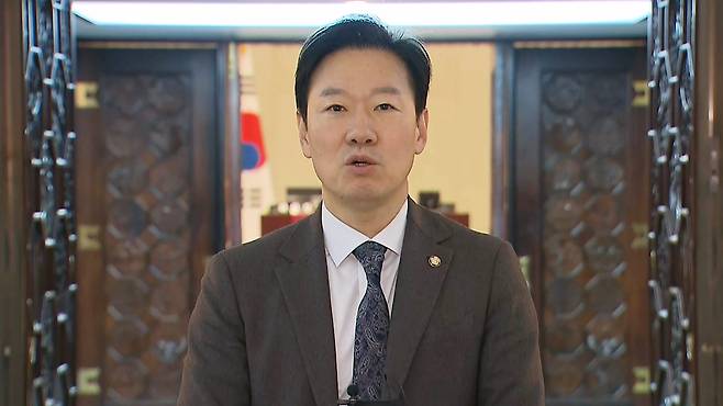 비공개 의원총회 후 백브리핑 하는 국민의힘 박수민 원내대변인