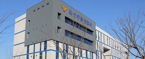 화성동탄경찰서 전경. 동탄경찰서는 경찰 1인당 담당 주민 수가 전국 최다인 1266명에 이른다. 사진 경기남부지방경찰청