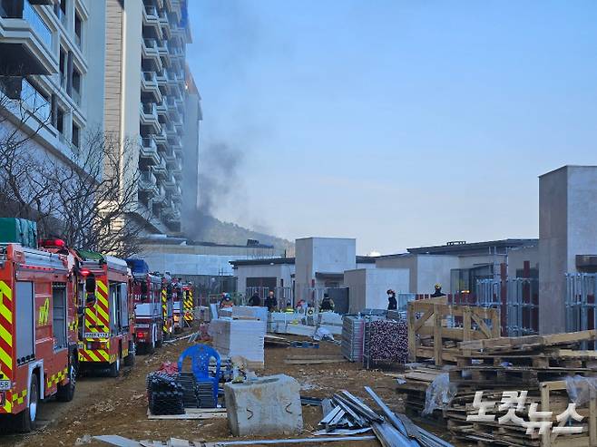 14일 오전 부산 기장군 반얀트리 호텔 공사장에서 불이 나 큰 인명피해가 발생했다. 김혜민 기자