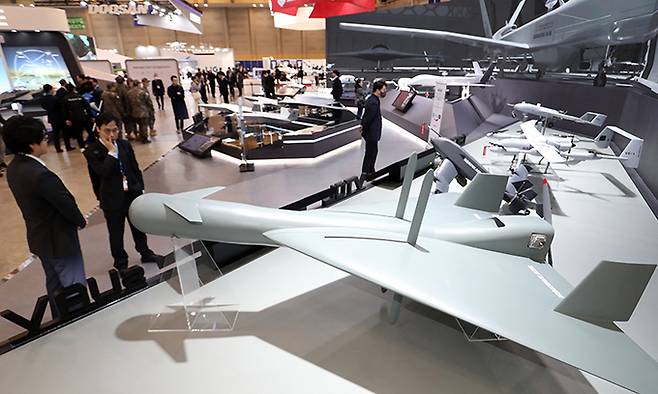 지난 2024년 3월 6일 부산 벡스코 제1전시장에서 열린 드론쇼 코리아에서 관람객들이 다양한 용도의 드론을 살펴보고 있다. 세계일보 자료사진