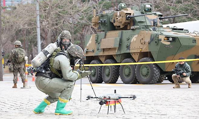 육군 장병들이 드론을 이용해 국가중요시설 대테러 훈련을 실시하고 있다. 세계일보 자료사진