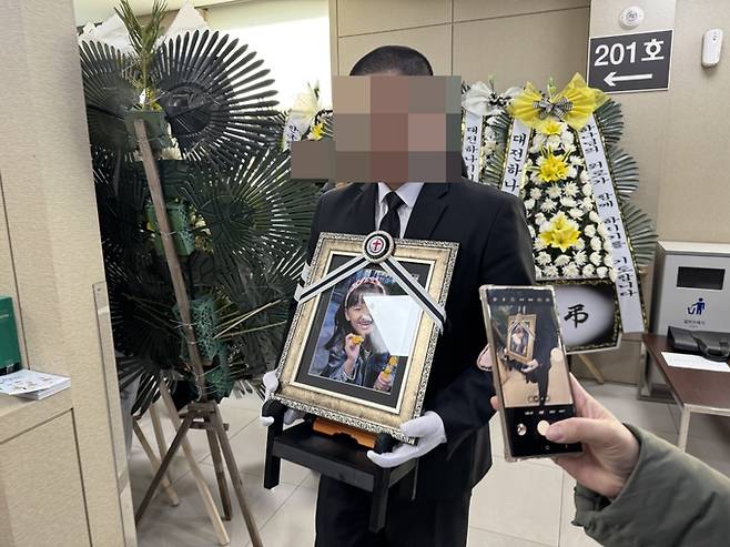 14일 대전 건양대병원장례식장에서 교사에게 피살된 김하늘양의 발인이 열리고 있다. 