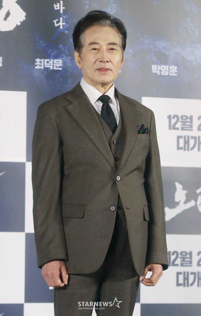 배우 백윤식이 15일 오전 서울 광진구 롯데시네마 건대입구점에서 진행된 영화 '노량: 죽음의 바다'(감독 김한민) 제작발표회에 참석해 포즈를 취하고 있다. /2023.11.15 /사진=이동훈