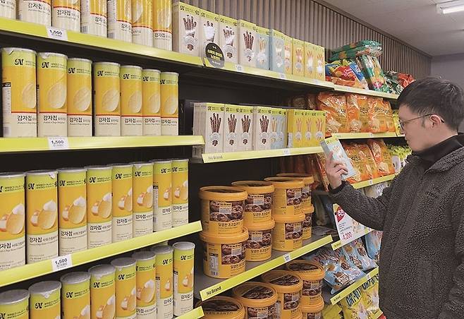 이마트24의 노브랜드 상품 도입 점포 수가 1000개를 돌파했다. [사진｜이마트24제공]