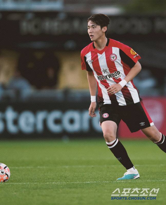 김지수. 브렌트포드 SNS 캡처