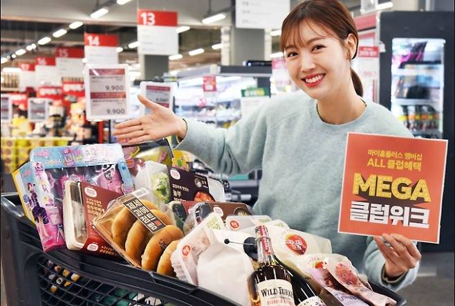 이마트·롯데마트·홈플러스·코스트코 등 대형마트 4사가 이번 주는 이마트 ‘고래잇’ 롯데마트 ‘더 핫’ 홈플러스 ‘메가 클럽위크’ 등 각사별 특색있는 할인전에 돌입했다. 특히 2월 행사품목을 늘려 최대 50%까지 할인한다. 대형마트 휴무일? 이마트·롯데마트·홈플러스‧코스트코 등 마트 휴일, 쉬는날 ©사진=홈플러스 제공