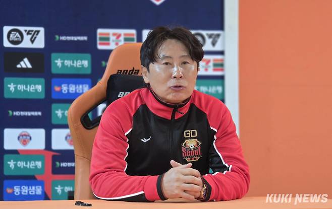 김기동 FC서울 감독이 15일 제주 서귀포 제주월드컵경기장에서 열린 ‘2025 하나은행 K리그1’ 1라운드 제주SK와 원정경기를 마친 뒤 인터뷰하고 있다. 김영건 기자