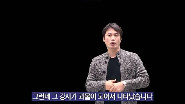 유명 한국사 강사 황현필씨가 자신의 유튜브 영상에서 전한길 강사를 저격하며 광주에서 열리는 윤석열 대통령 탄핵 촉구 집회에 참석해 단상에 오를 것이라고 예고했다. 유튜브 '황현필한국사' 캡처