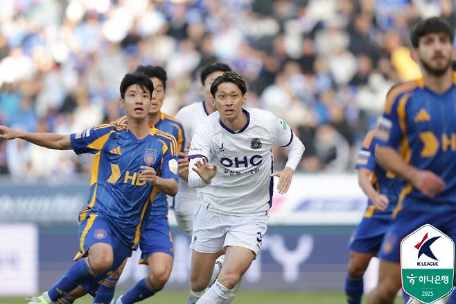 울산과 안양의 경기 모습. 사진=한국프로축구연맹
