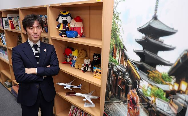시미지 유이치 일본정부관광국(JNTO) 서울 사무소장이 10일 서울 중구 일본정부관광국 서울 사무소에서 뉴스1과 인터뷰를 하고 있다. 2025.2.10/뉴스1 ⓒ News1 김성진 기자