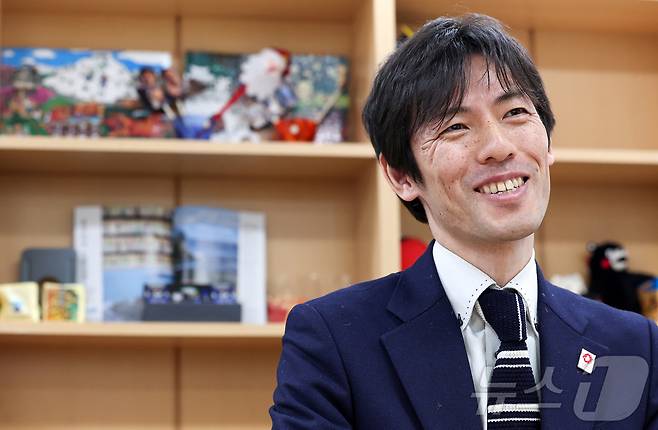 시미지 유이치 일본정부관광국(JNTO) 서울 사무소장이 10일 서울 중구 일본정부관광국 서울 사무소에서 뉴스1과 인터뷰를 하고 있다. 2025.2.10/뉴스1 ⓒ News1 김성진 기자
