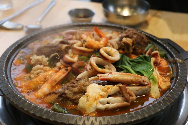 깃든의 해물소갈비. 방기수 셰프 제공