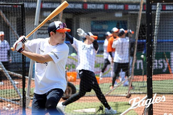 김경문 감독이 이끄는 한화 이글스는 16일 호주 멜버른의 멜버른 볼파크에서 호주 대표팀과의 세 번째이자 마지막 연습경기를 치른다. 심우준은 3경기 연속 1번타자 및 유격수로 선발 출전한다. 한화 이글스