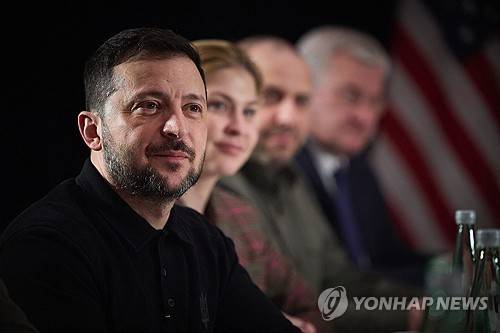 뮌헨 안보회의 참석한 젤렌스키 (뮌헨 AFP=연합뉴스) 2025년 2월 14일 개막한 뮌헨 안보회의에 참석중인 볼로디미르 젤렌스키 우크라이나 대통령. [우크라이나 대통령실 공보관실 제공 사진. 크레딧 표시 필수] 2025.2.15.