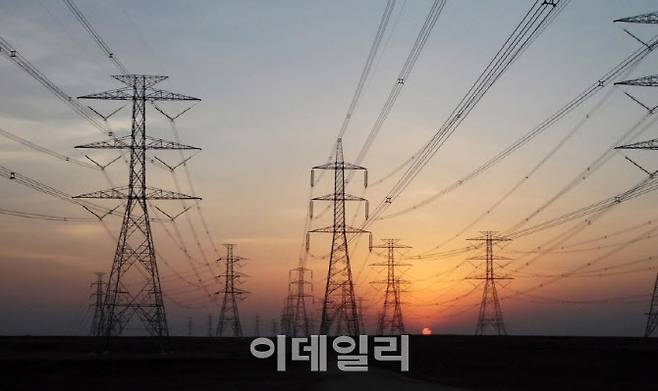 현대건설이 수행한 사우디 리야드 송전선로(사진=현대건설)