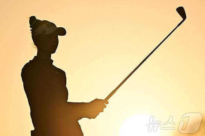 일몰까지 경기를 마치지 못하는 경우가 많은 LPGA투어. ⓒ AFP=뉴스1
