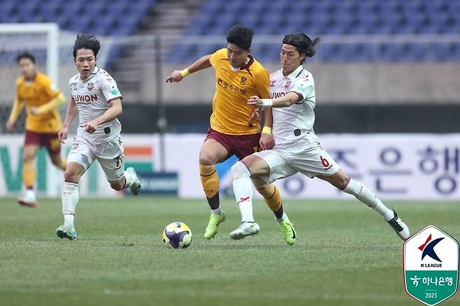 광주FC 공격수 박인혁이 돌파를 시도하고 있다. 제공 | 한국프로축구연맹