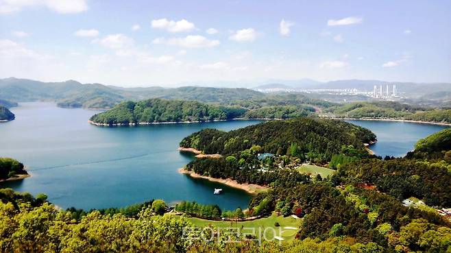전망대서 본 청남대 전경/사진제공-충주시